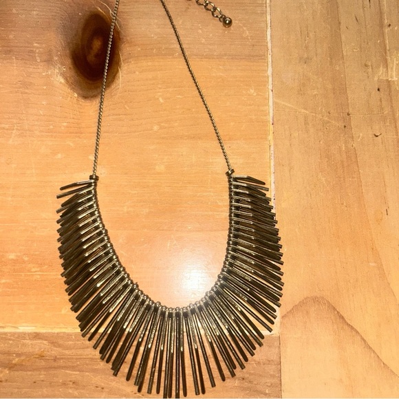 Elegant Gold Necklace - Picture 1 of 2